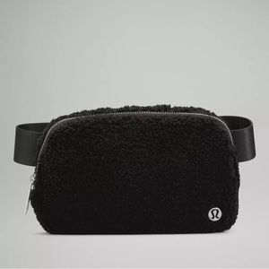 Brand New with tags…LuLuLemon Everywhere Fleece Bag